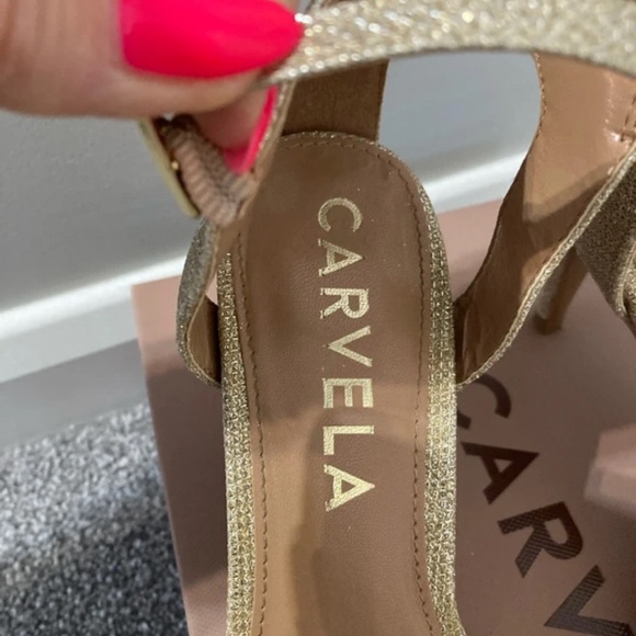 Carvela Elegant Gold Heels - Picture 4 of 6